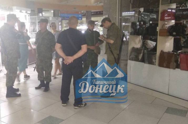 Сьогодні , 28 червня, в окупованому Донецьку проводяться рейди. Чоловіків затримують на вулицях та забирають у т. з.