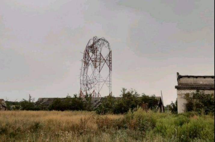 росіяни зруйнували телевежу в Комишувасі