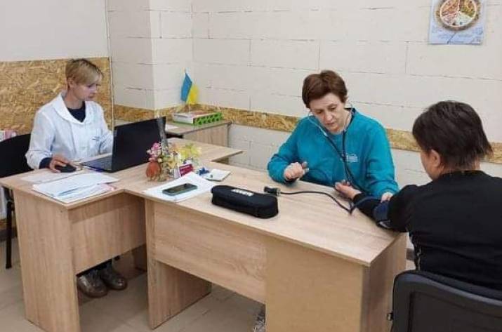 Врачи