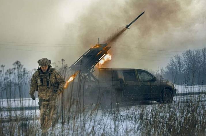 Основні зусилля ворог зосереджує на веденні наступальних дій на Куп’янському, Лиманському, Бахмутському, Авдіївському та Шахтарському напрямках, збільшує чисельність особового складу.