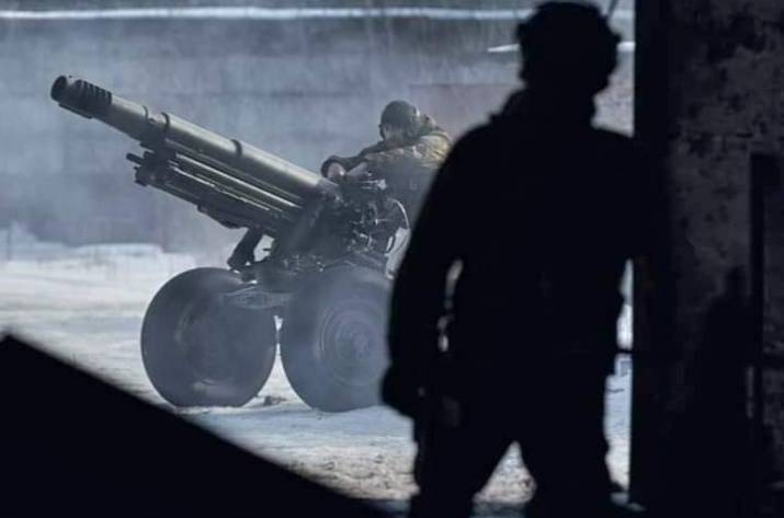 Основні зусилля росіяни зосереджують на веденні наступальних дій на Куп’янському, Лиманському, Бахмутському, Авдіївському та Шахтарському напрямках. 
