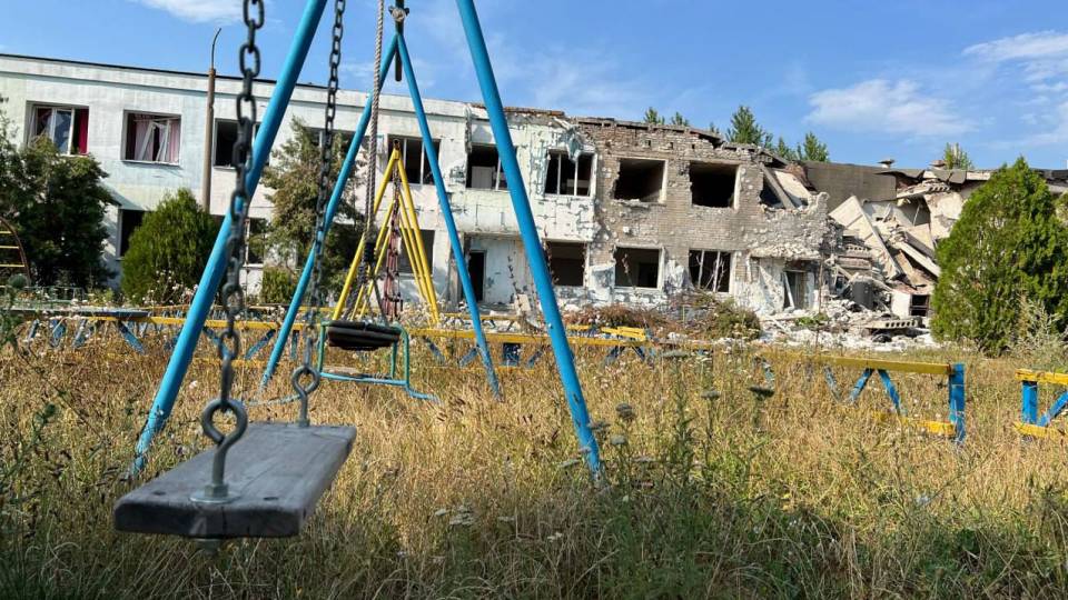 Про функціонування дитячого будинку під час повномасштабного російського вторгнення, журналістам ТРИБУНу розповів його засновник пастор Петро Дудник.
