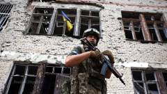 Український військовослужбовець у звільненому Благодатному на Донеччині