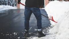 Снегоуборочная лопата