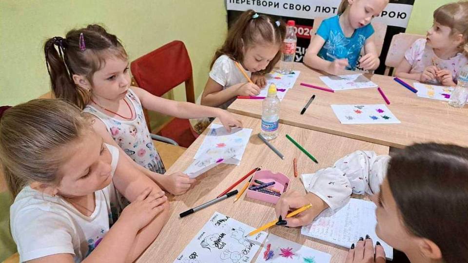 Заняття з англійської мови з дітьми-переселенцями у Дніпрі