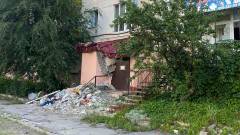 7 під'їзд будинку за адресою вул. Курчатова 5 в Сєвєродонецьку