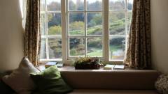 окно и подоконник