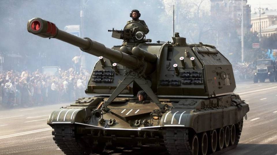 2С19 МСТА-С на параді в Росії