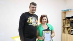 Артем Лисогор вручає подяки та нагороди молоді Луганщини