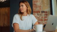 жіноча футболка