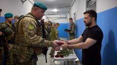 Зеленський нагороджує