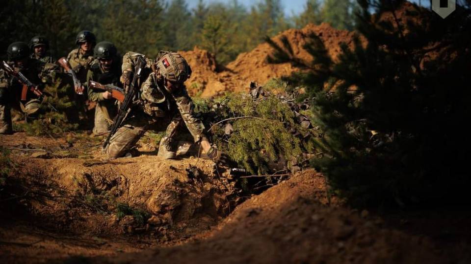 ЗСУ війна поле бійці
