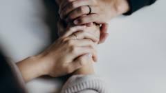 психолог руки допомога