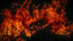 вогонь прильот вибух пожежа