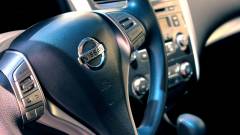 Nissan автомобіль