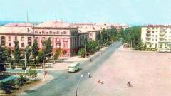 Червоні будинки по вулиці Б.Хмельницького у Рубіжному