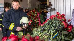 дснс рятувальники пожежники троянди похорони