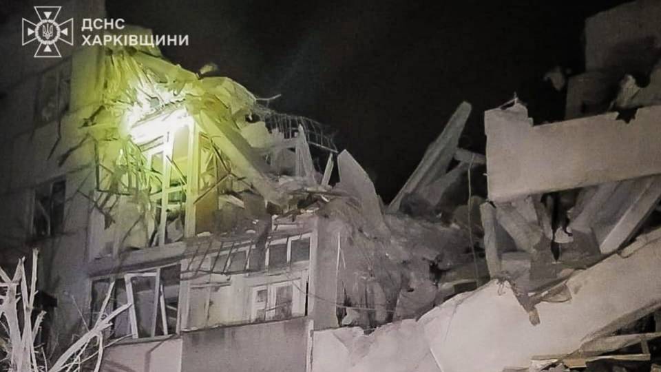 удар зруйнований будинок