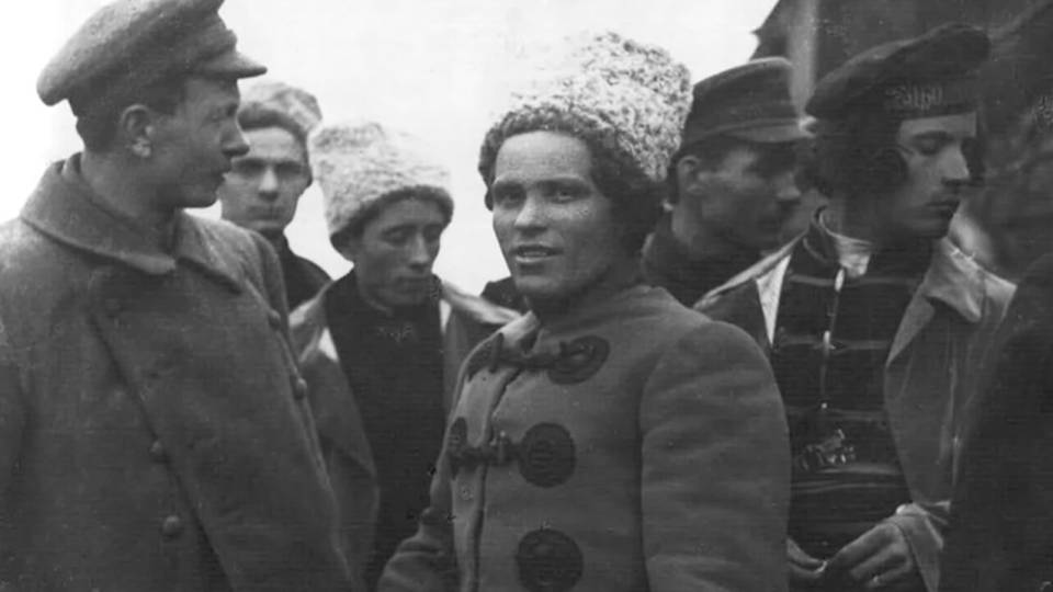 Лідери повстанців у 1919 р (зліва направо): С. Каретник, Н. Махно, Ф. Щусь