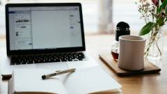 ноутбук книга ручка кава дистанційка навчання робота консультація допомога тренінг