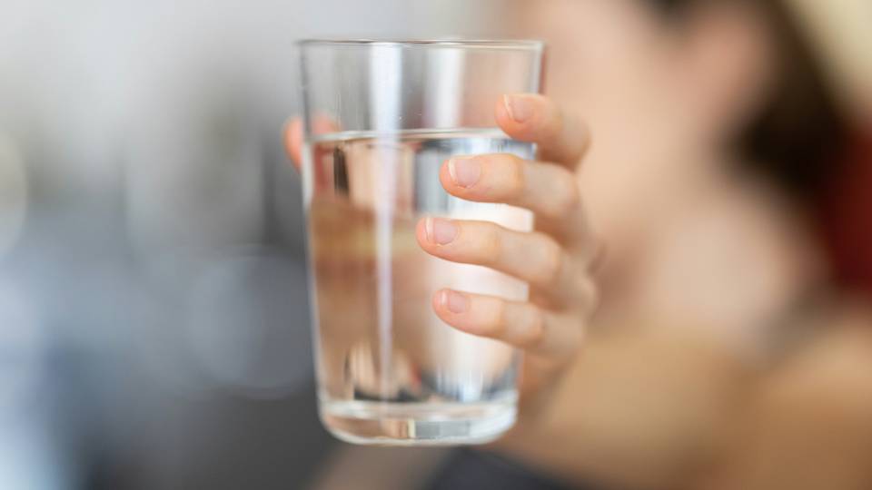 вода